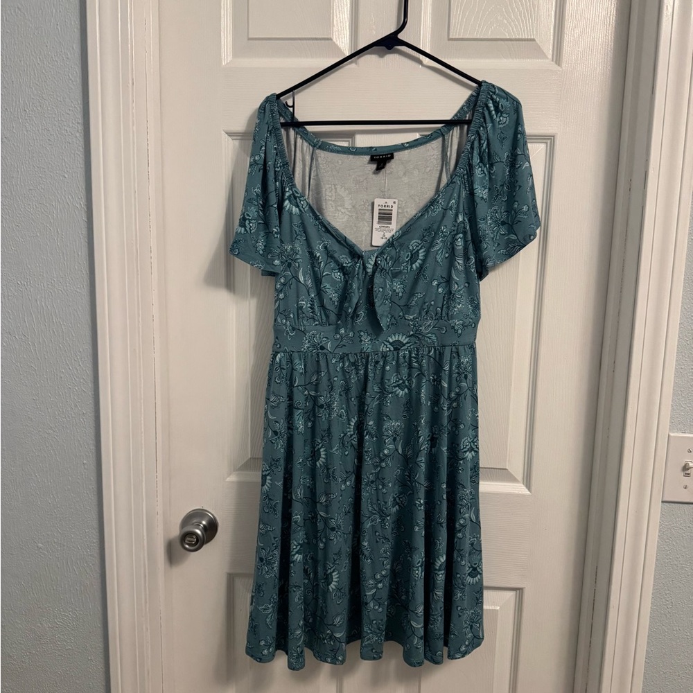 NWT Torrid Floral Paisley Knit Toe Front Knee Length Dress